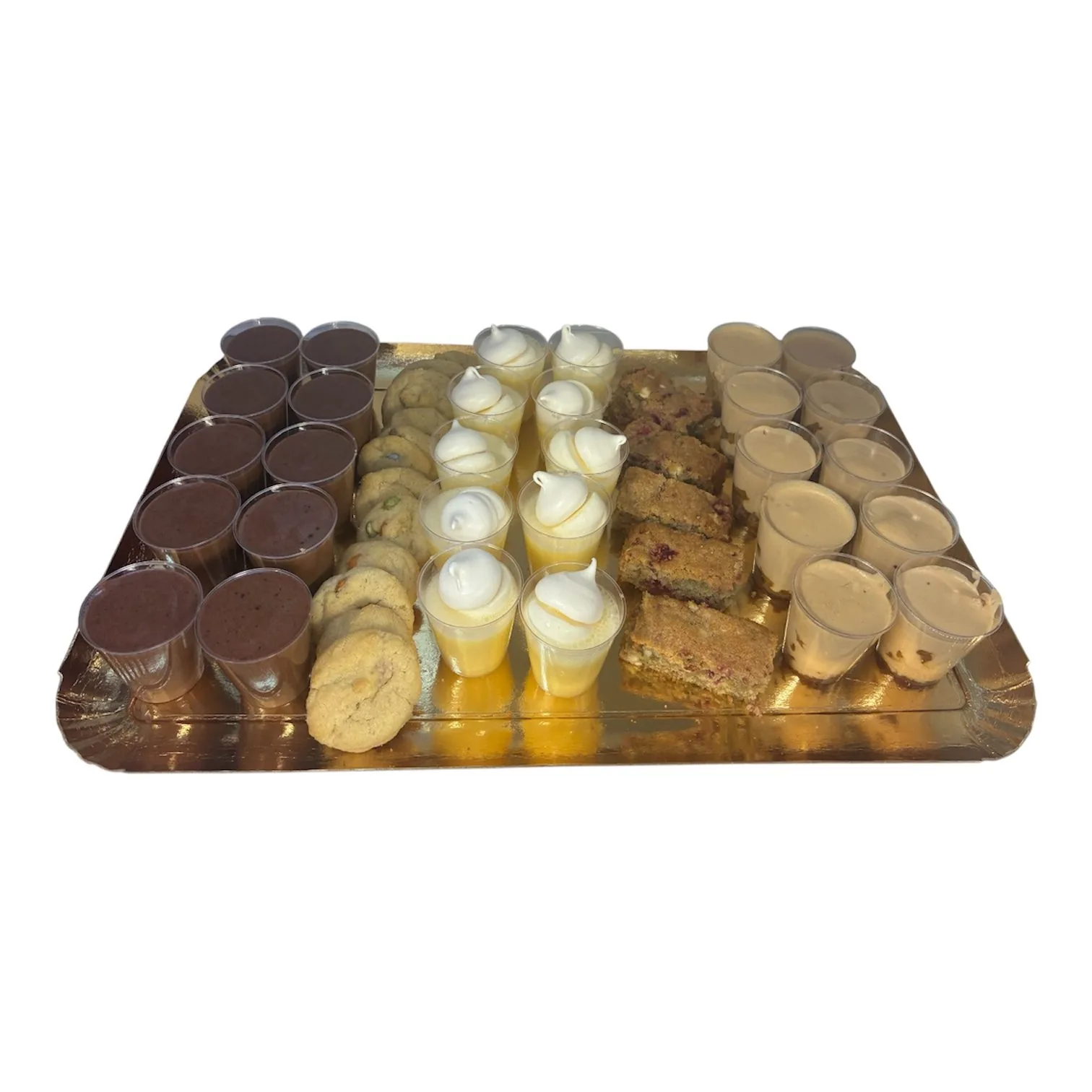 Plateau de mignardises en verrines — mousse au chocolat, curd citron meringué, blondies et mousse café